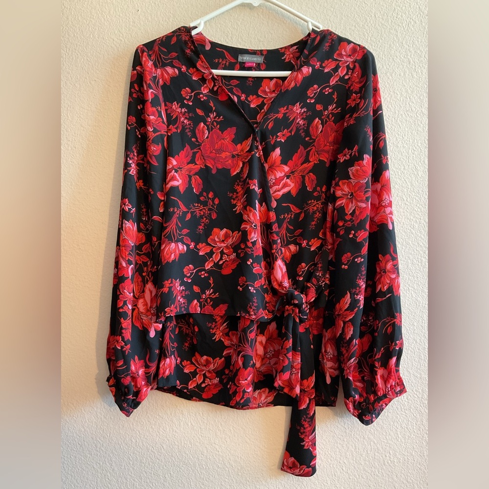 Vince Camuto Red & Black Floral Print‎ Women's Wrap Blouse size Small
